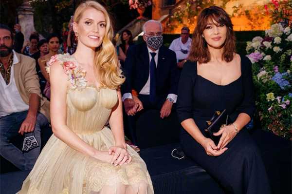 Моника Беллуччи и Китти Спенсер на показе Dolce & Gabbana в Италии