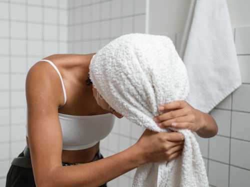 Експерти пояснили, як мити голову, не використовуючи шампунь