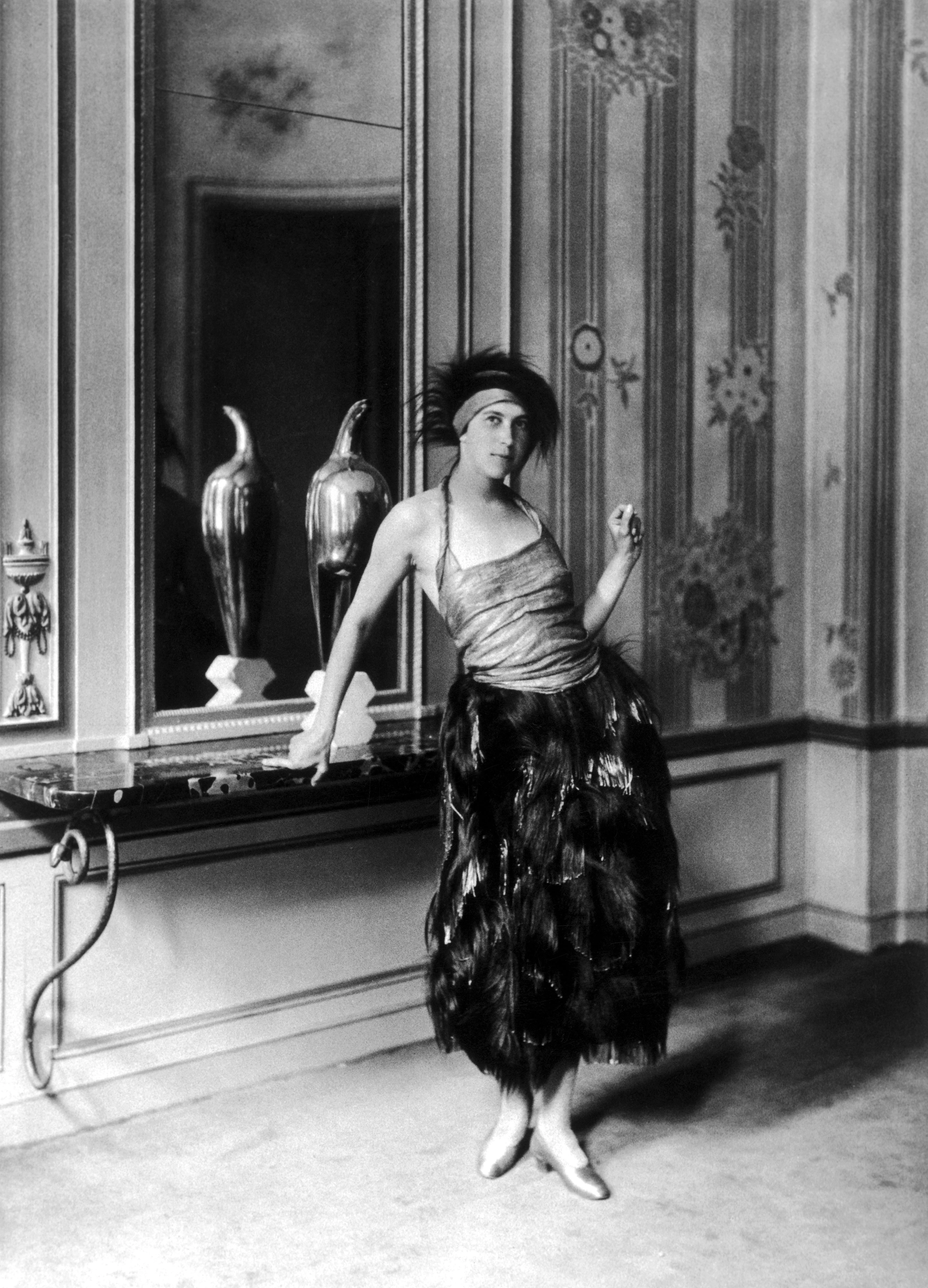 Дружина Поля Пуаре в сукні, розробленій її чоловіком 1919 року4