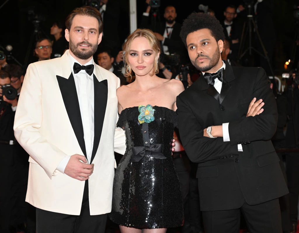 Сем Левінсон, Лілі Роуз-Депп та The Weeknd на прем'єрі серіалу "Ідол" в Каннах1