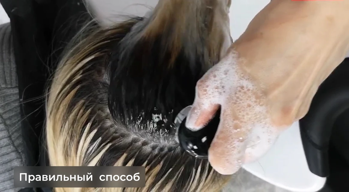 Правильный способ мытья наращенных волос