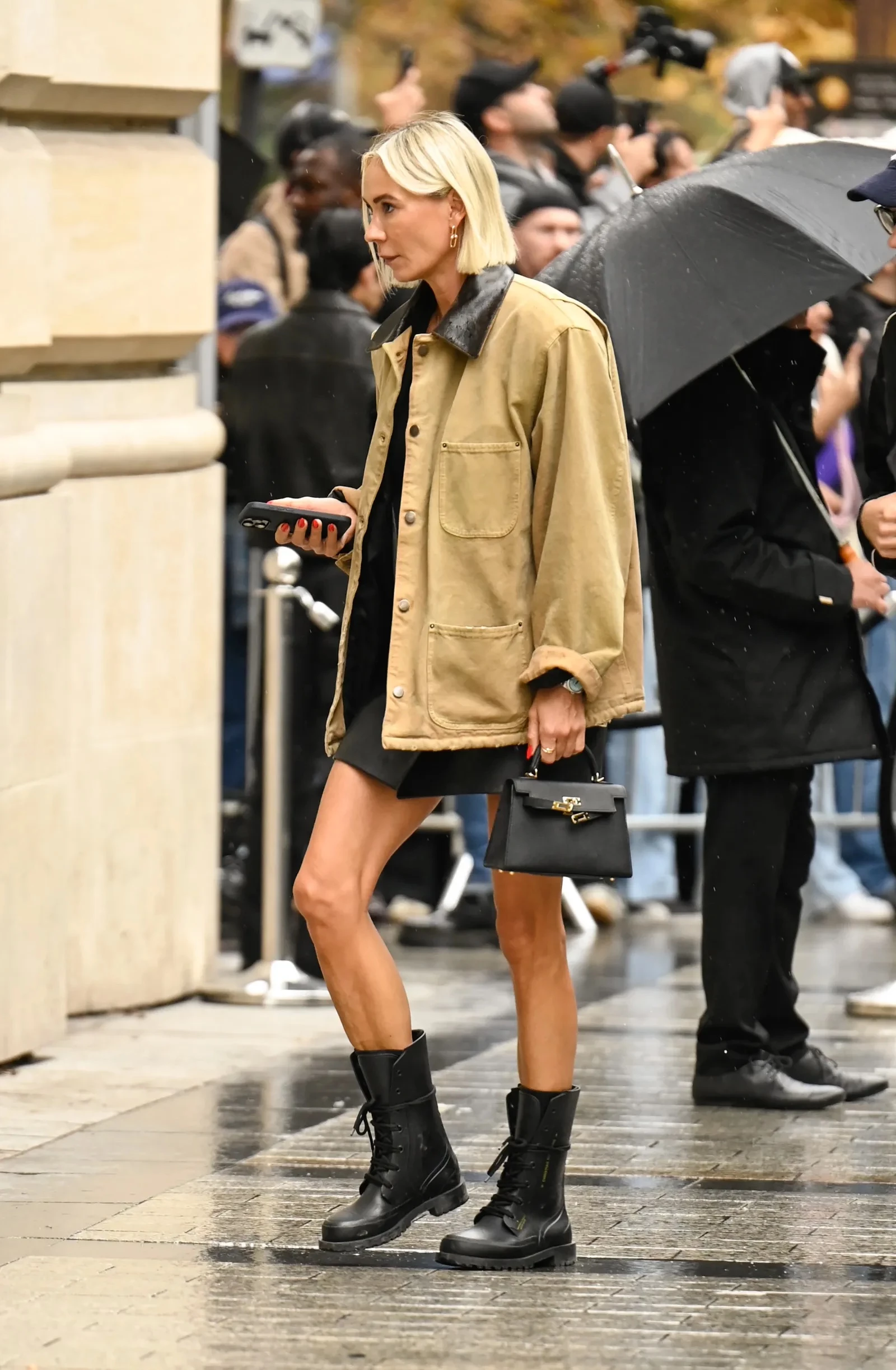 Трендове шнуроване взуття для зими 2026: стильна альтернатива уггам у холоди.
0