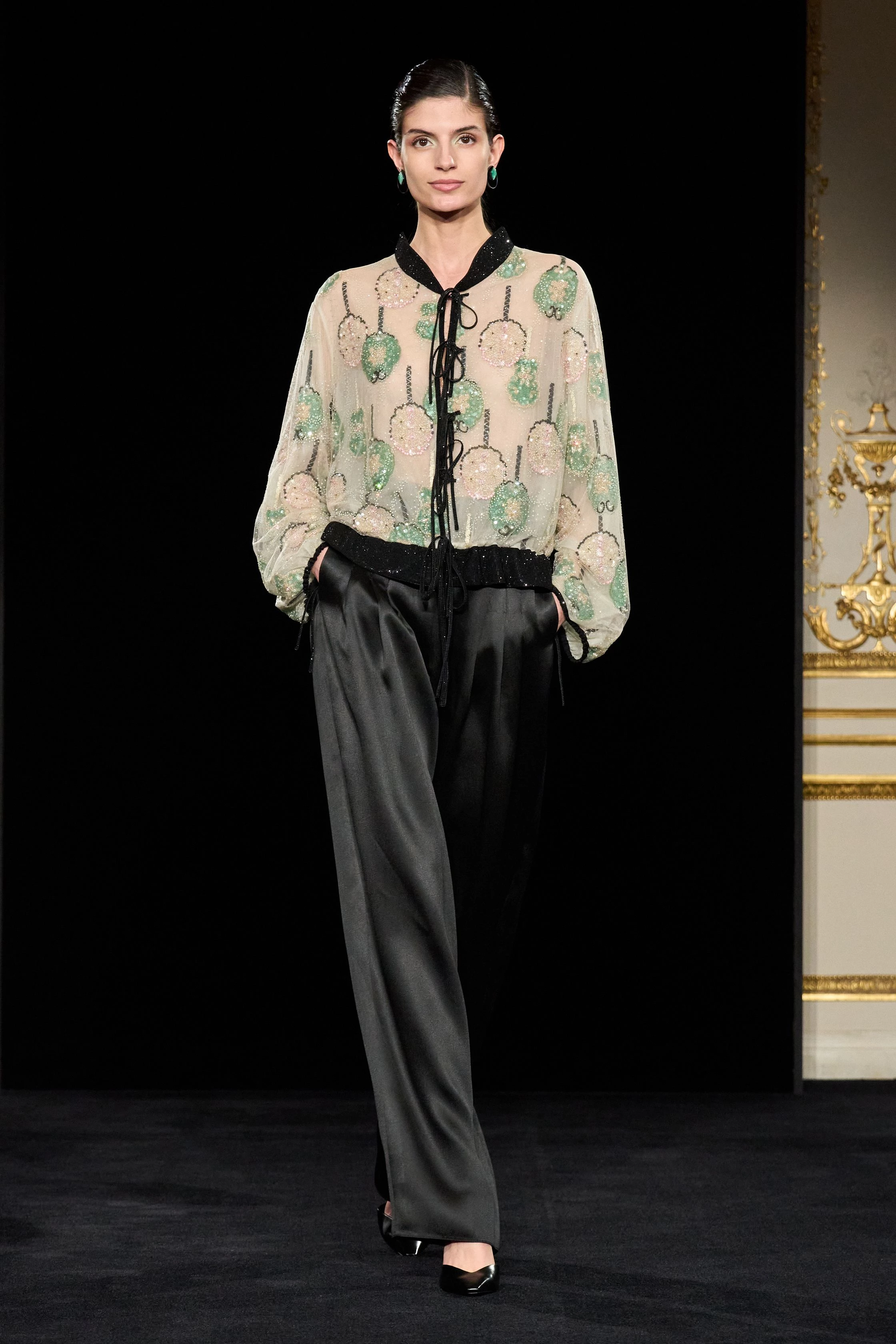 Свіжий погляд на Armani Privé: перша колекція Сільвани Армані.
5