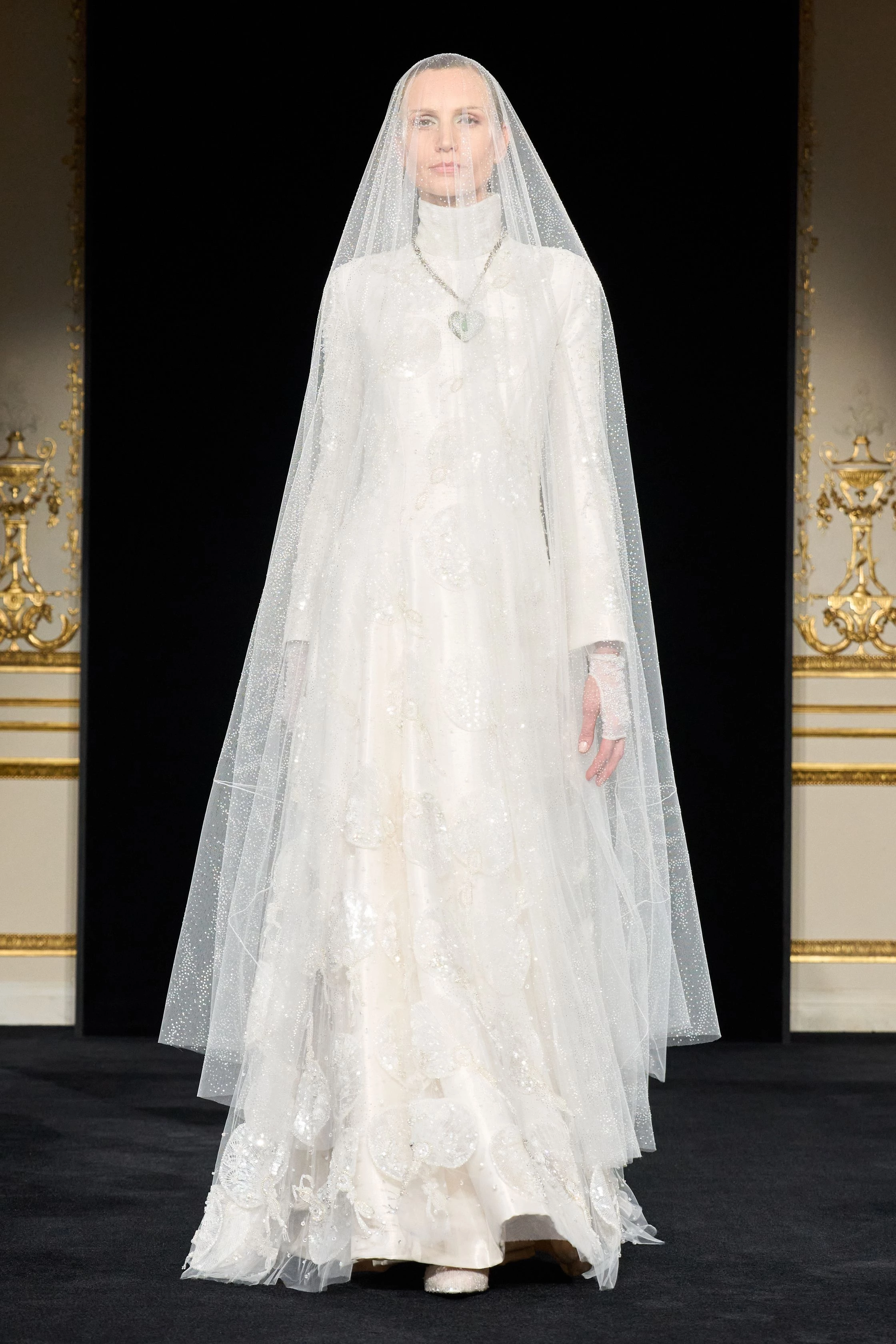 Свіжий погляд на Armani Privé: перша колекція Сільвани Армані.
16