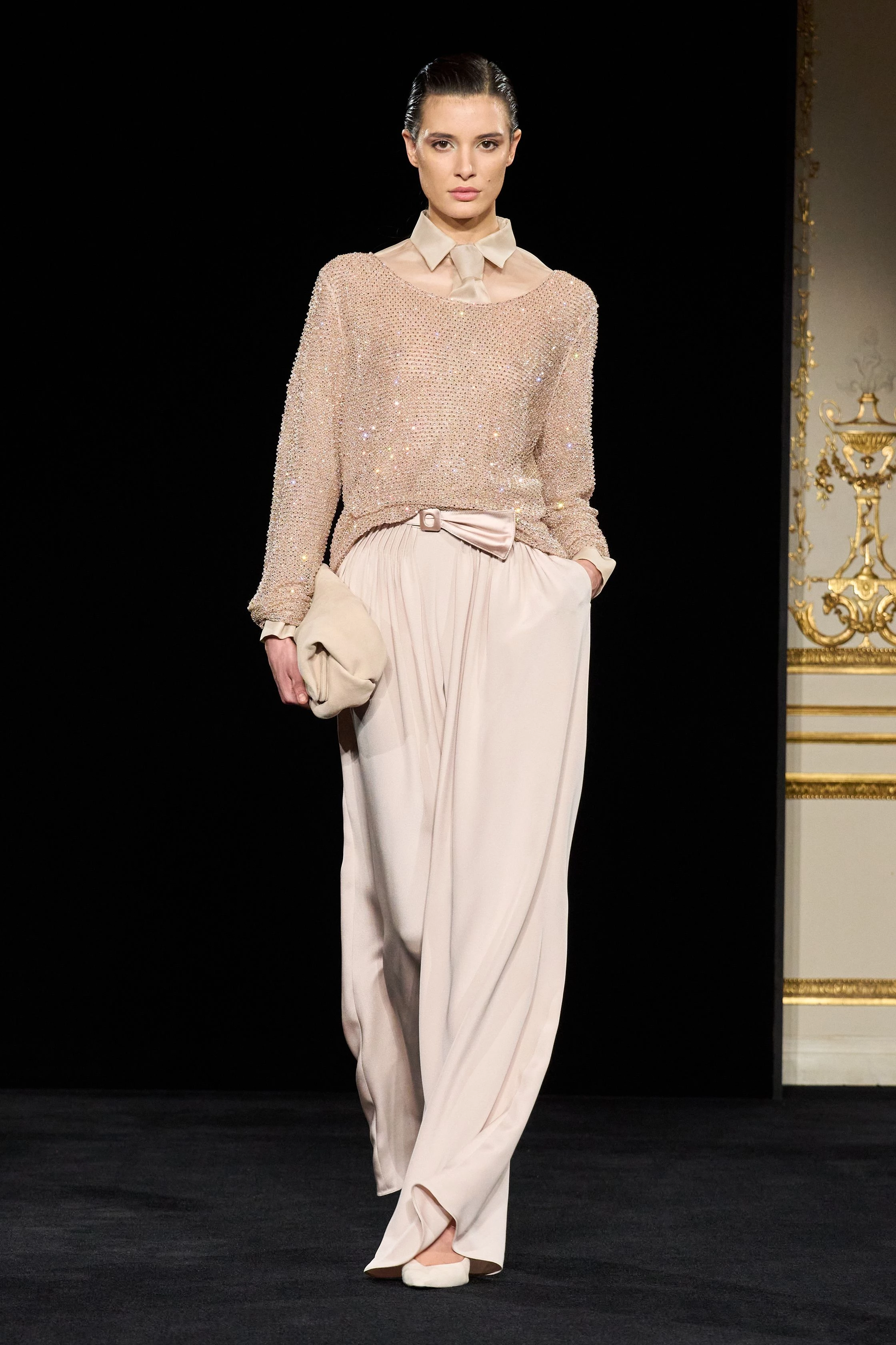 Свіжий погляд на Armani Privé: перша колекція Сільвани Армані.
9