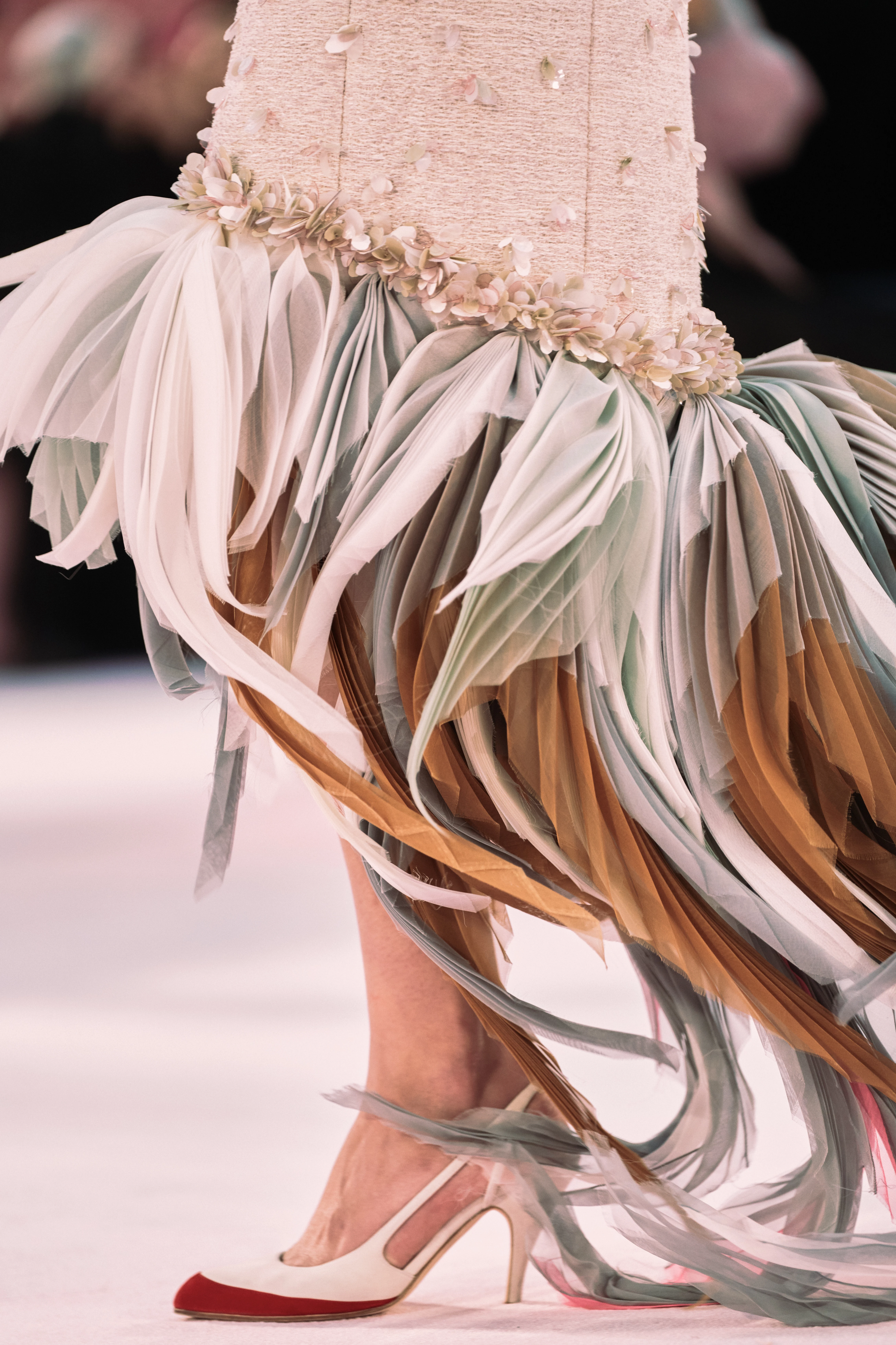 Chanel: оновлені двоколірні черевички – ідеальний вибір для весняного сезону
3