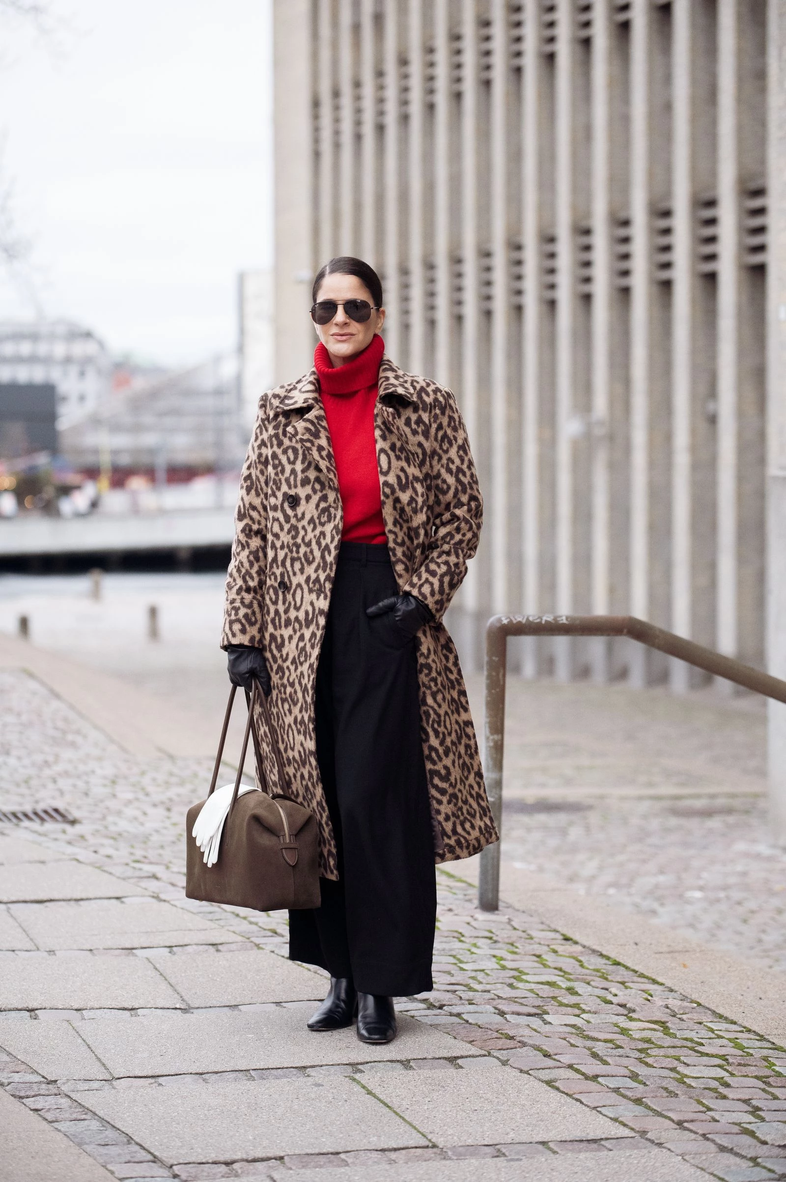 6 модних аргументів на користь того, що багряний джемпер – незамінна річ у вашій шафі
15