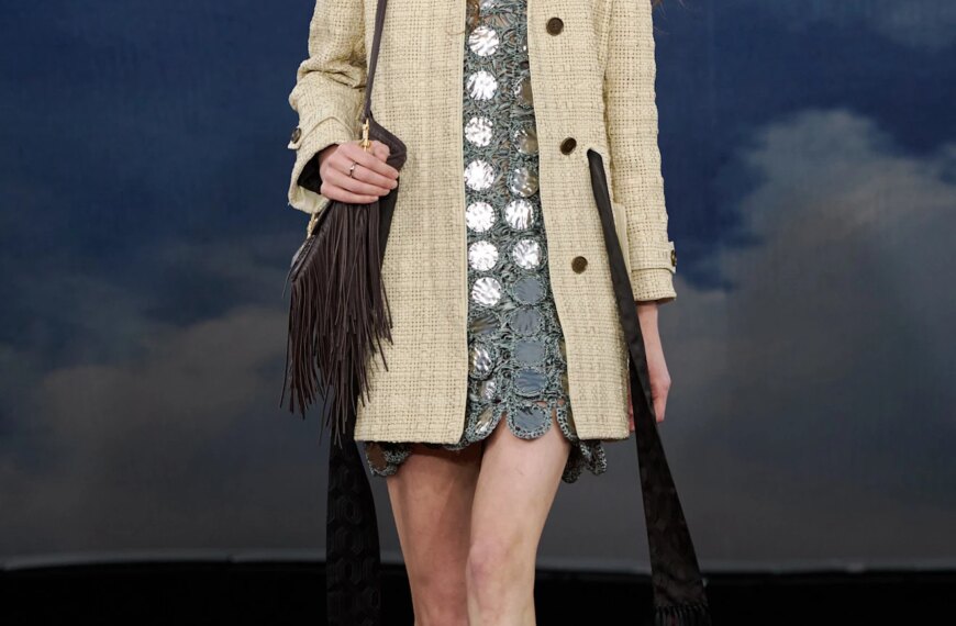 Вишукані сукні та кеди: 4 трендові комбінації з показів для теплої погоди