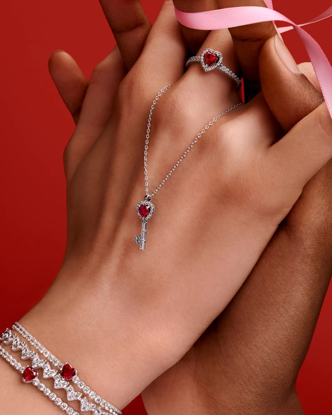 10 коштовних ідей для подарунка на День закоханих
9