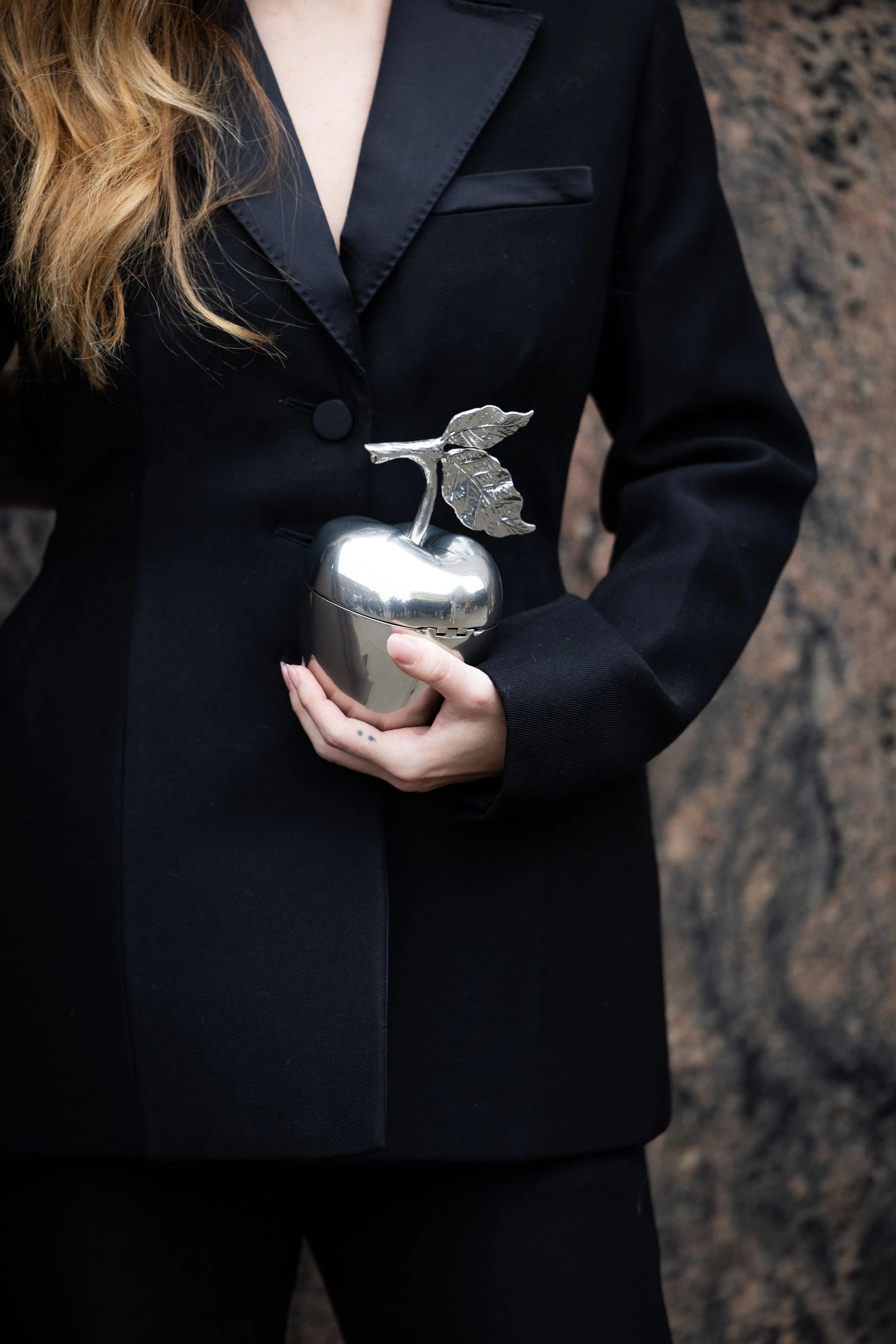 Зловлені в об'єктиви: найгарячіші сумки з модних показів (і вони не про зручність)
2