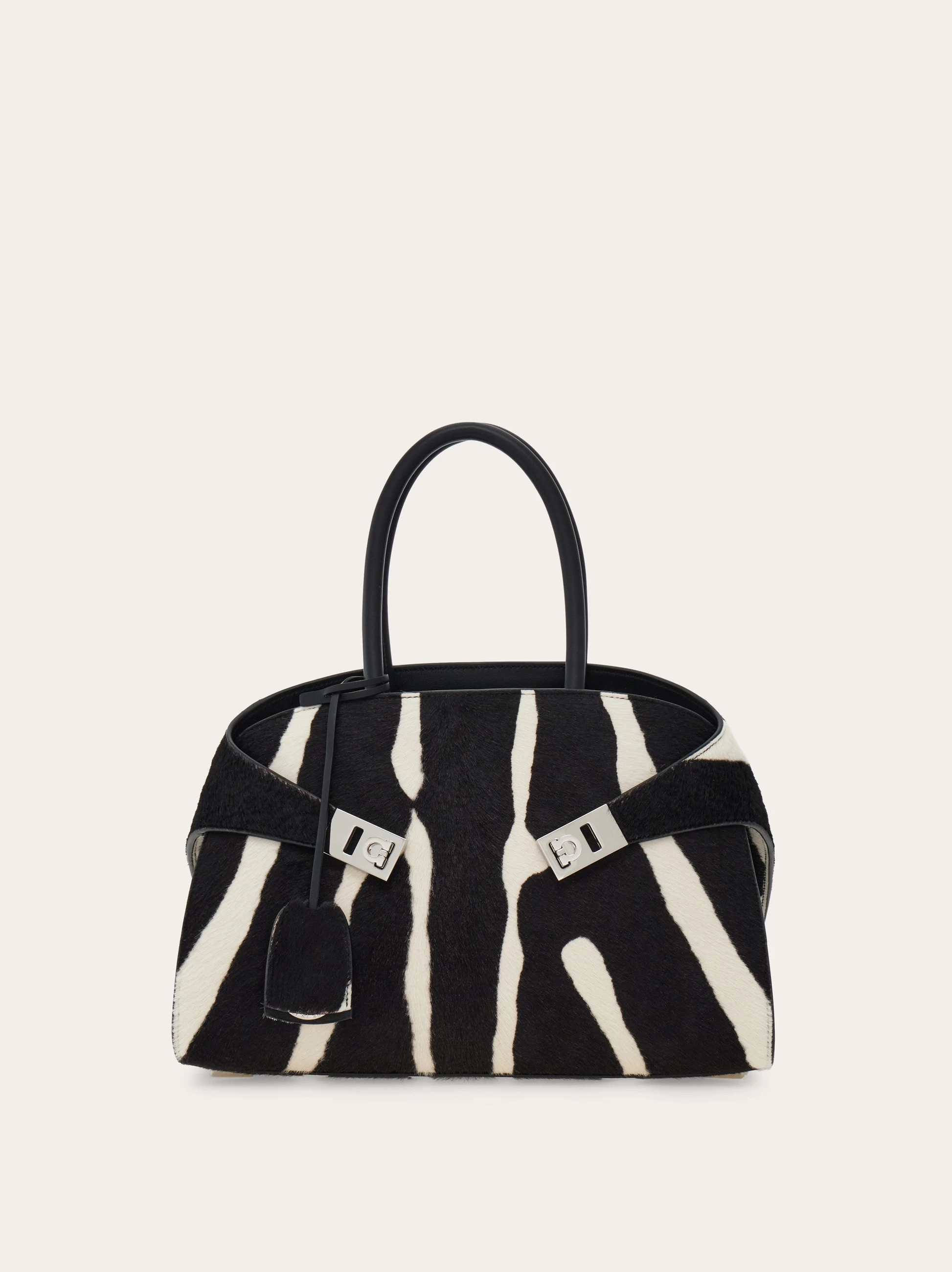 12 фірмових сумок: найкращі вкладення у 2026-му
5