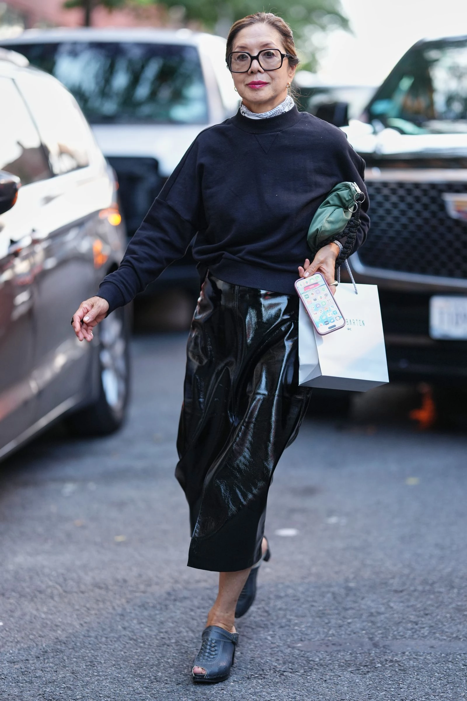 Блискуча спідниця: обов'язковий елемент твого гардеробу цього сезону
7