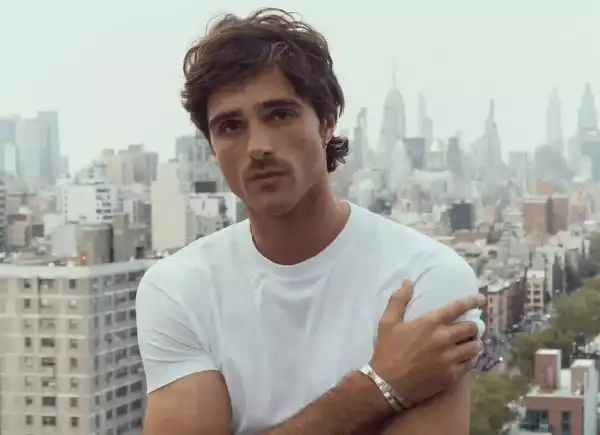 Новий роман чи інтрижка: Джейкоб Елорді провів ніч у компанії&hellip;