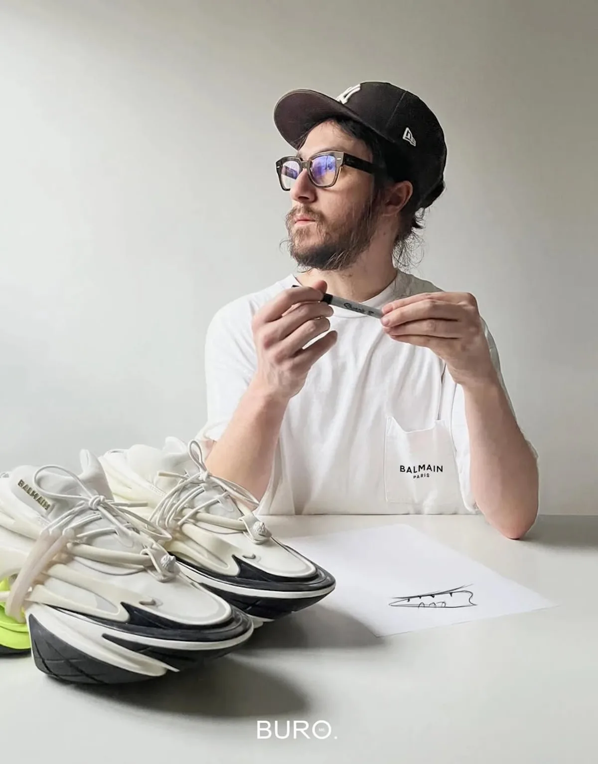 Сафа Сахін Шанель. Дизайнерка взуття, яка співпрацює з Chanel над дизайном кросівок, працюючи над концепцією моделі спортивного взуття.