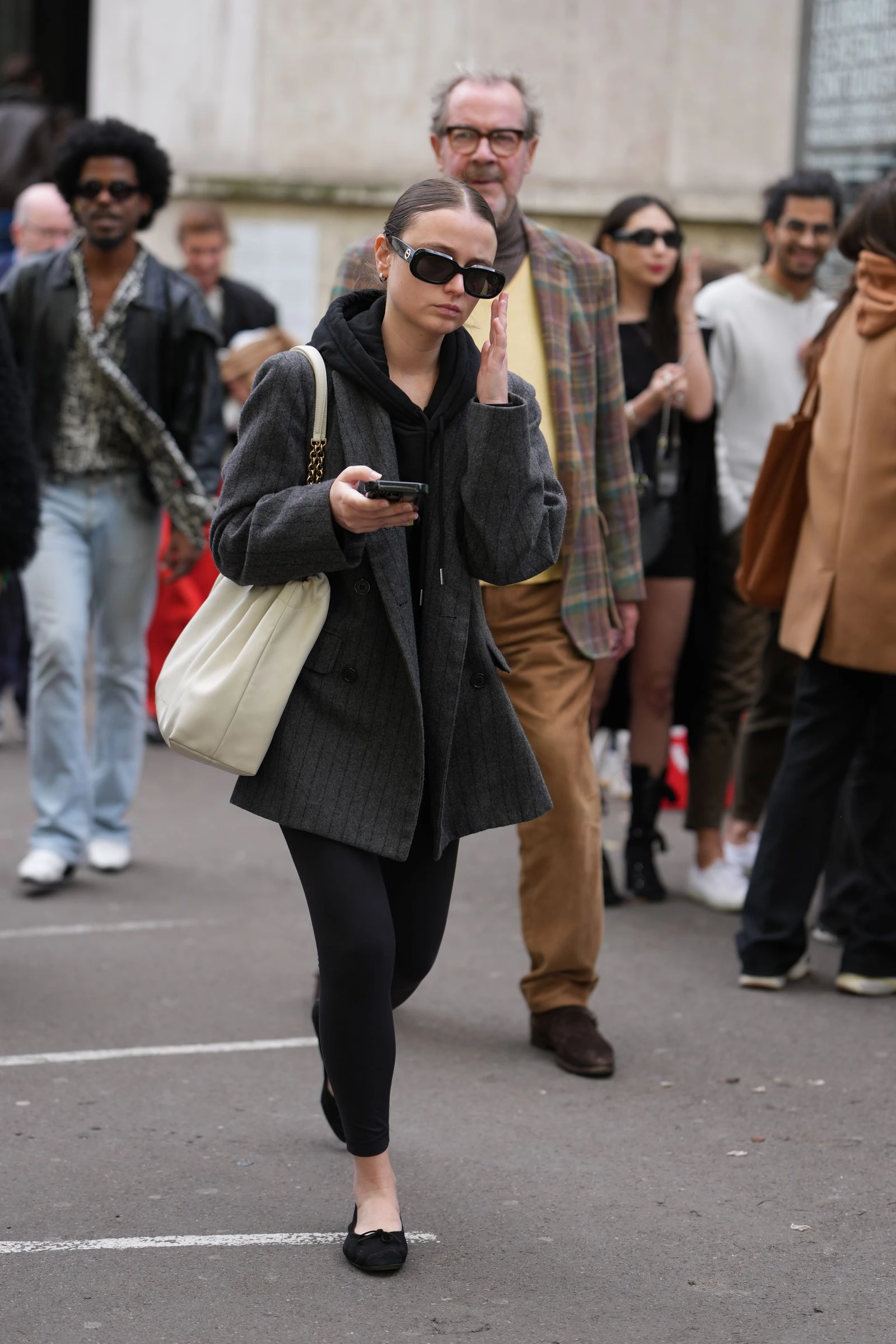 Модні луки з балетками у 2026: стильні комбінації
3