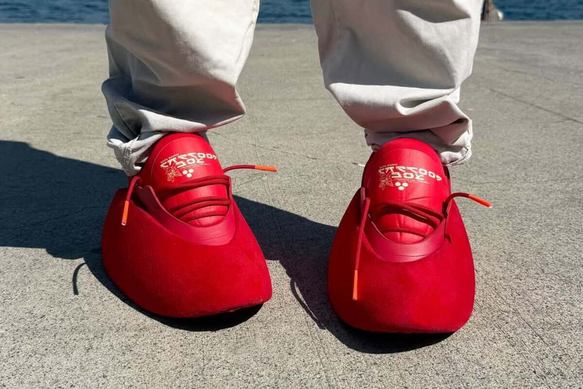 Chanel прагне створити гіганта кросівок. Цей крок здивував галузь.