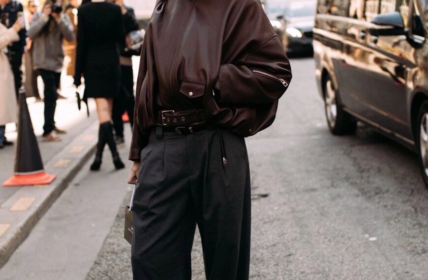 Шкіряна куртка – тільки вільний крій: трендові моделі, що вже заполонили гардероби&hellip;