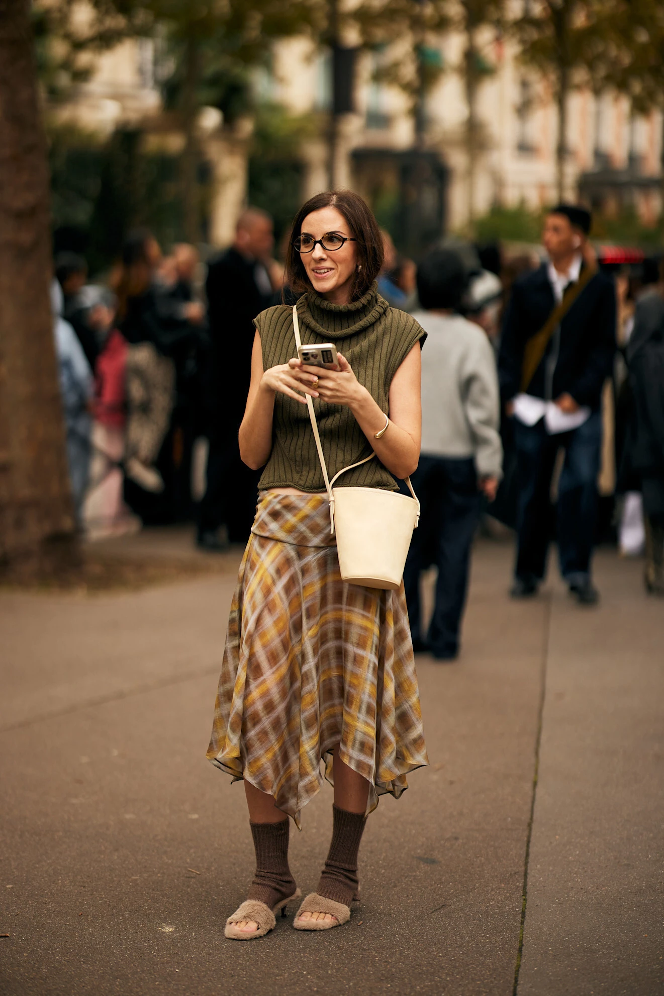 Хустка-спідниця: пасує кожній фігурі.
4