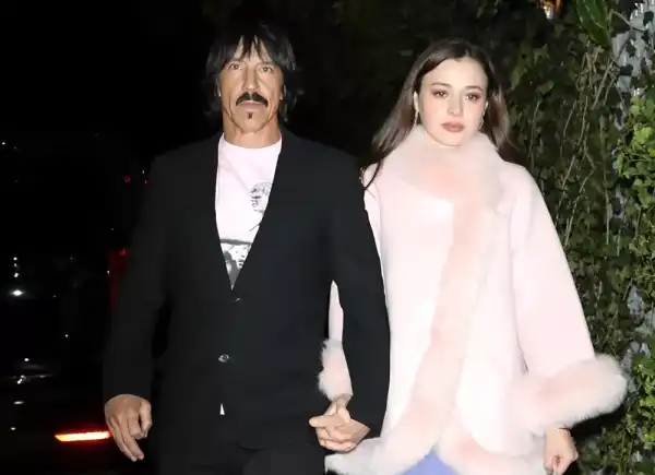 63-річний Ентоні Кідіс вперше вивів у світ кохану, яка набагато&hellip;