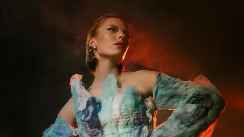 Хто цікавить заможних жінок у воєнний час?