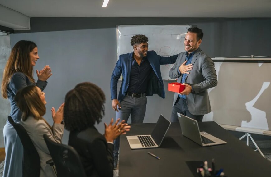 Адаптація нових співробітників – що має містити ідеальний вітальний пакет?