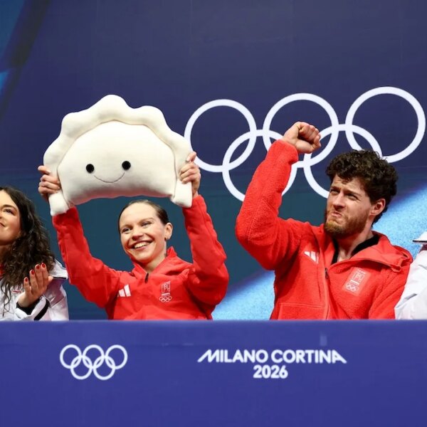 Несподіваний герой зимових ігор: плюшева галушка підкорює інтернет