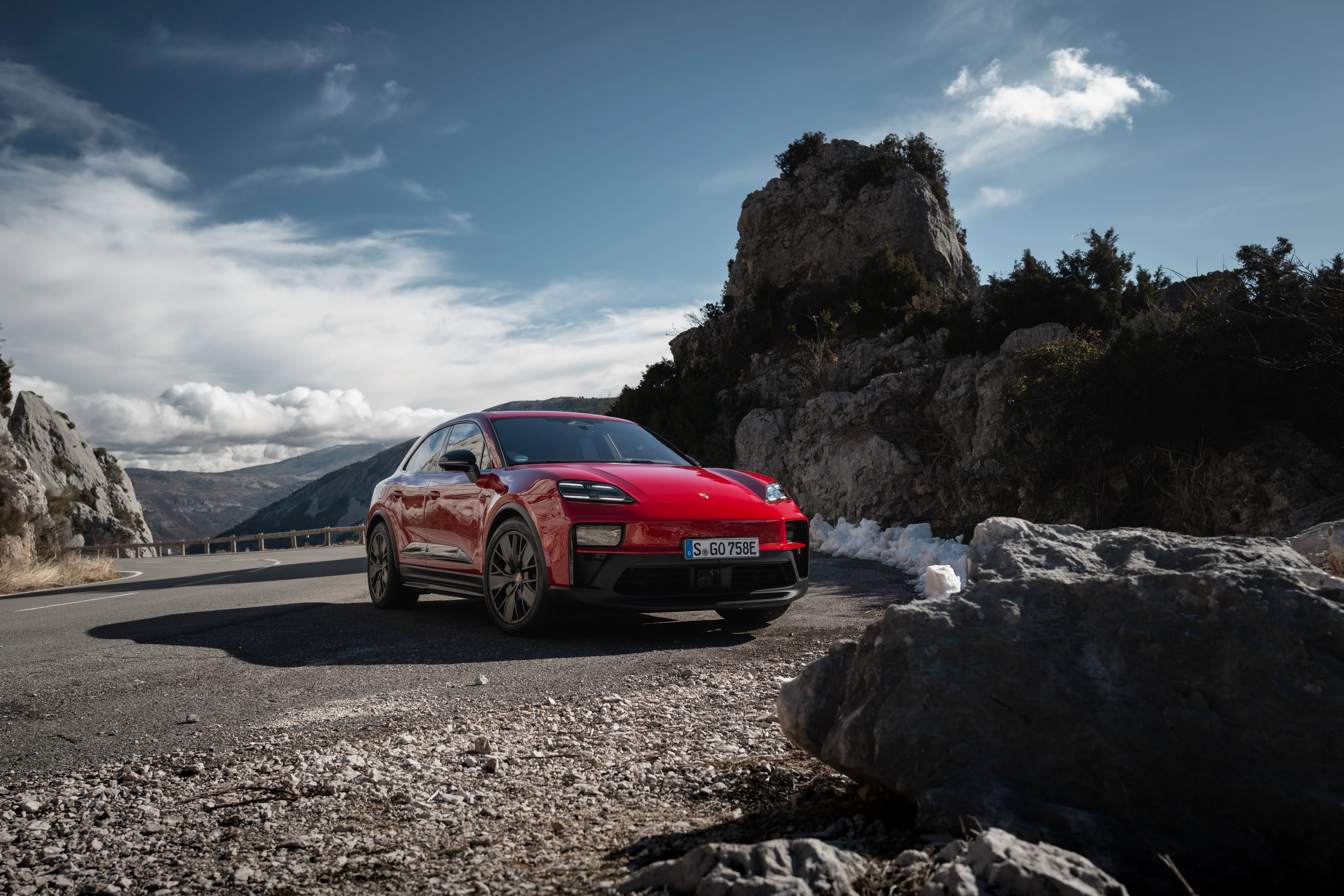 Macan GTS: електричний драйв-тест від редакторки Vogue UA — вражаючі враження
0