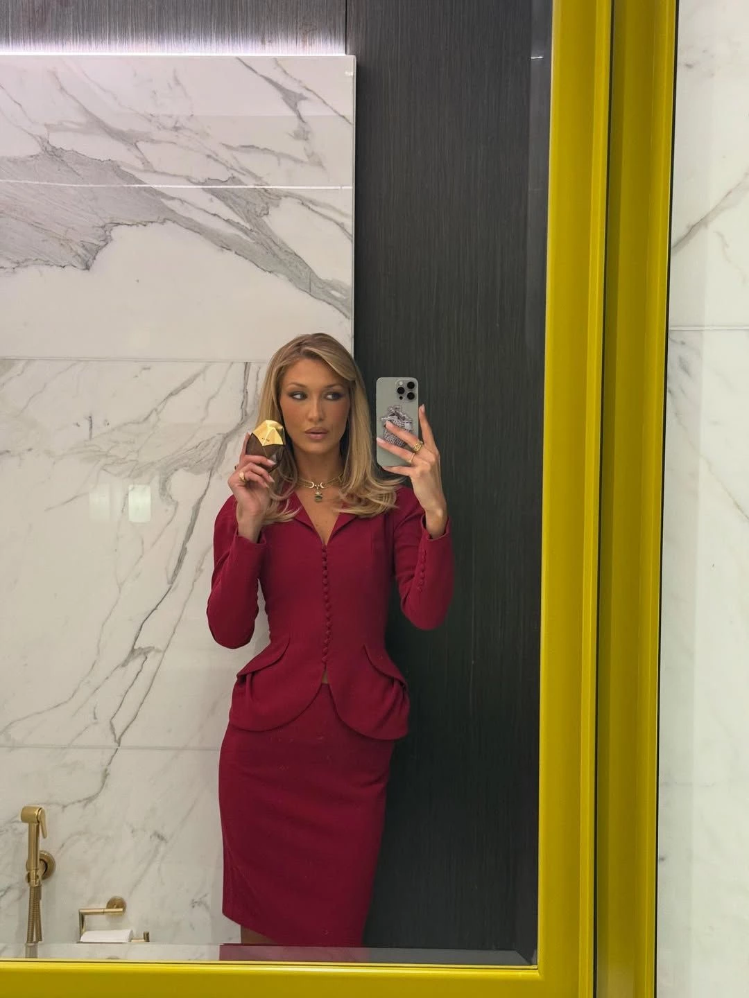 Белла Гадід8