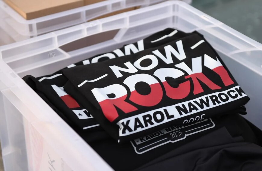 Скандал навколо бренду одягу Nowrocky. Компанія видаляє фотографії з президентом&hellip;