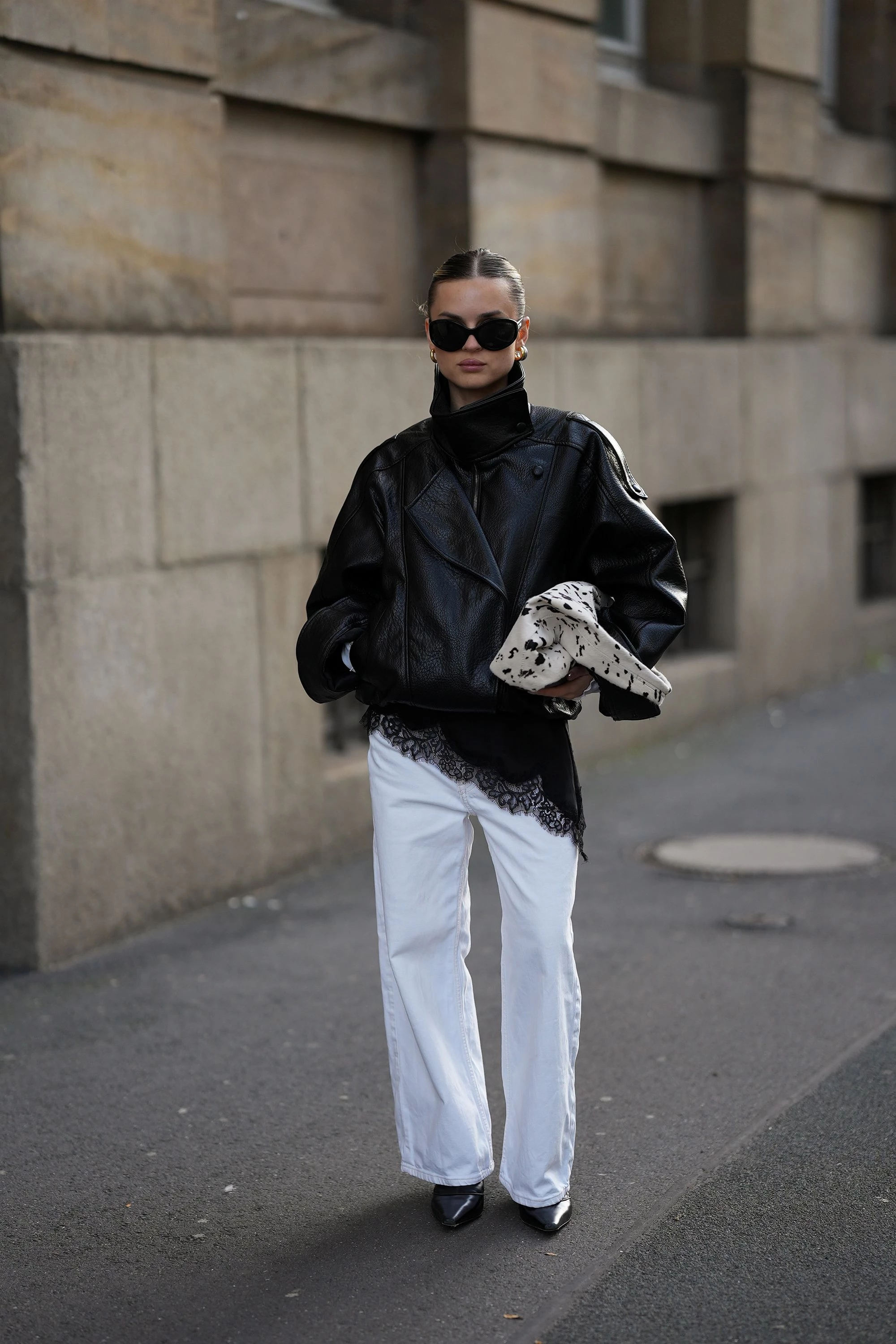 Висока талія на джинсах знову популярна: пояснення всезагальної любові
3