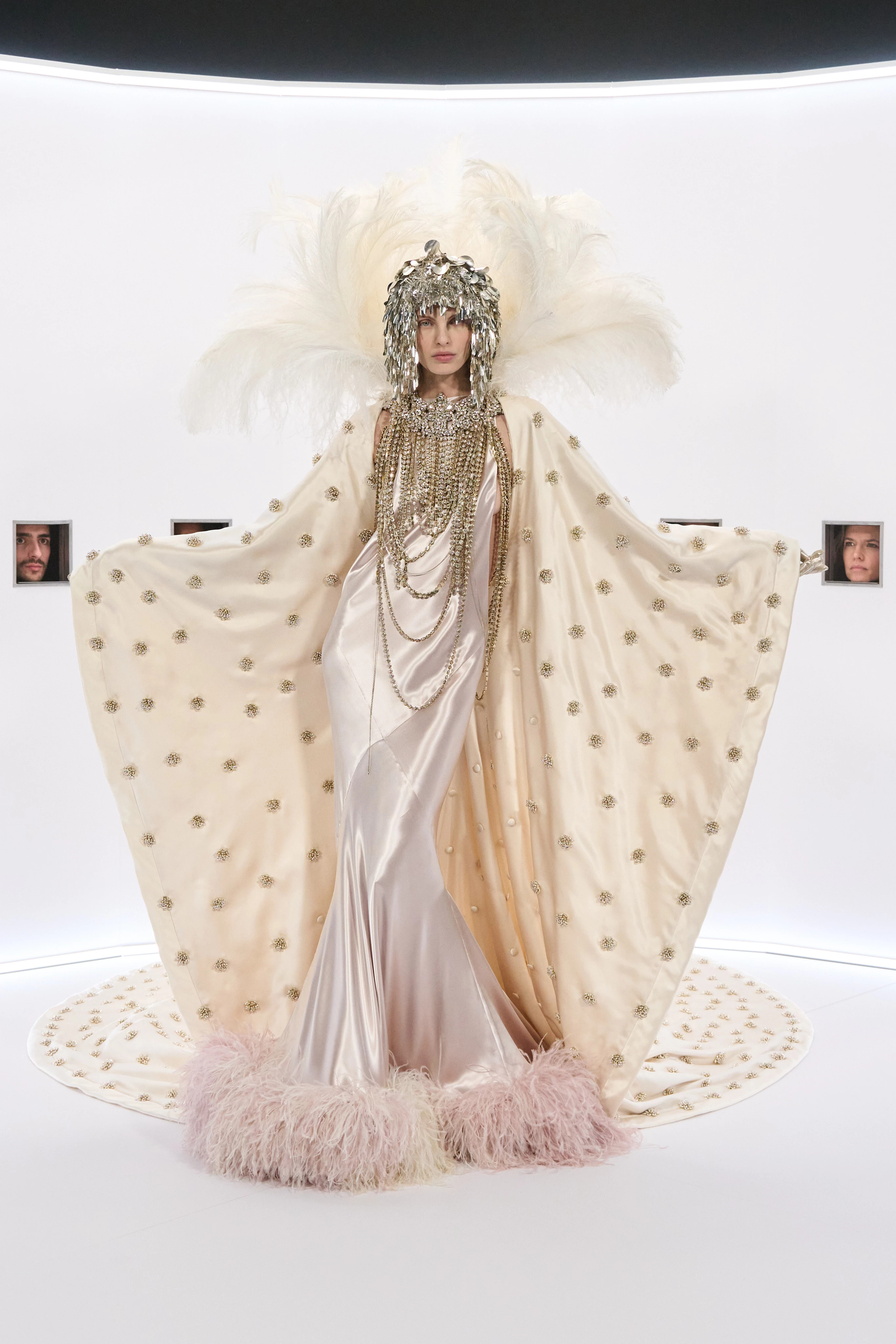 Вираження творчої уяви: кутюрна лінія Valentino, сезон весна-літо 2026
3