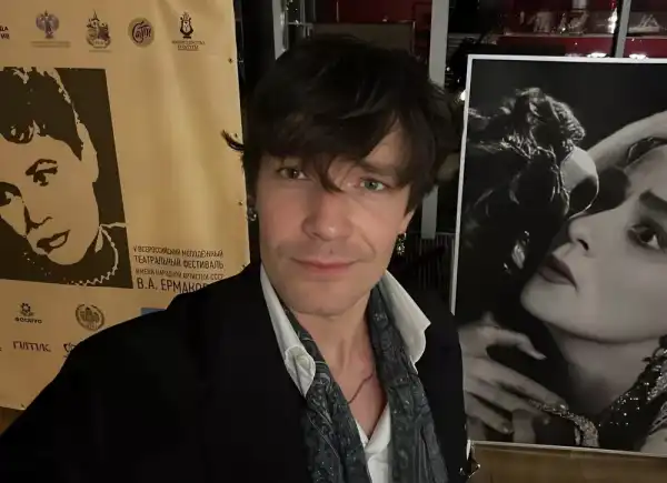 Максим Матвєєв висміяв свій статус секс-символу зумерів, показавши невдалі селфі