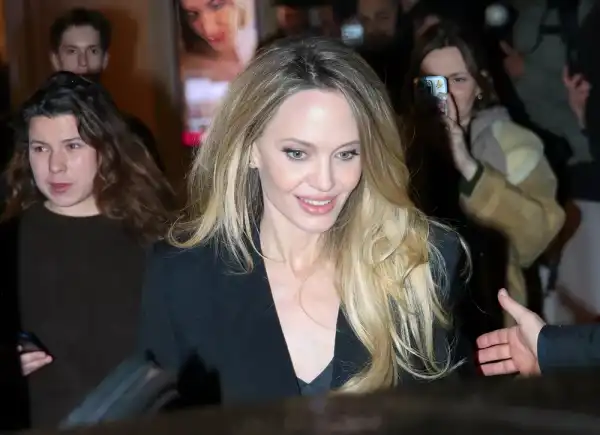 «Шрами – це мій вибір»: Анджеліна Джолі дала рідкісний коментар&hellip;