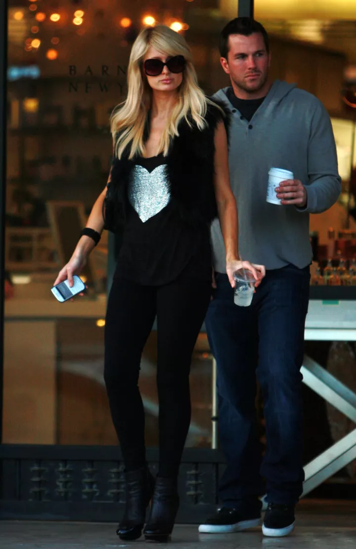 Знакові луки Періс Гілтон з 2000-х
10