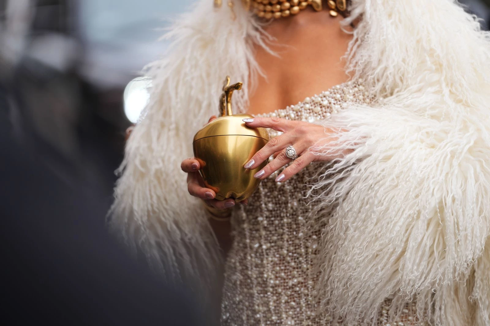 Зловлені в об'єктиви: найгарячіші сумки з модних показів (і вони не про зручність)
3