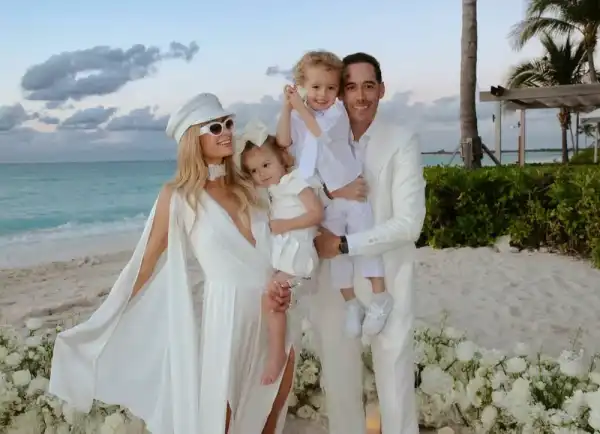 Періс Хілтон та Картер Реум відзначили 5-ту річницю шлюбу та…