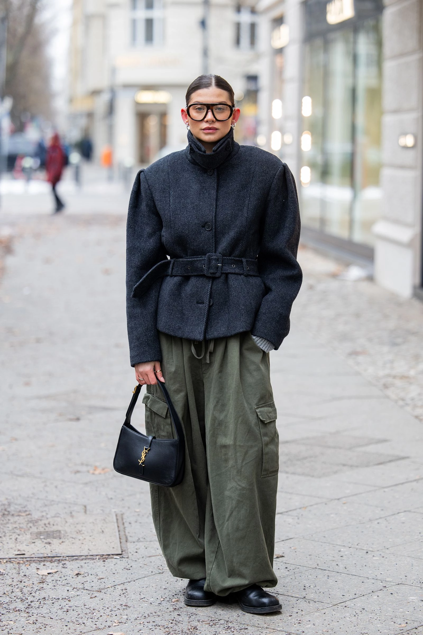 Карго знову в тренді: стильні образи з утилітарними штанами у 2026.