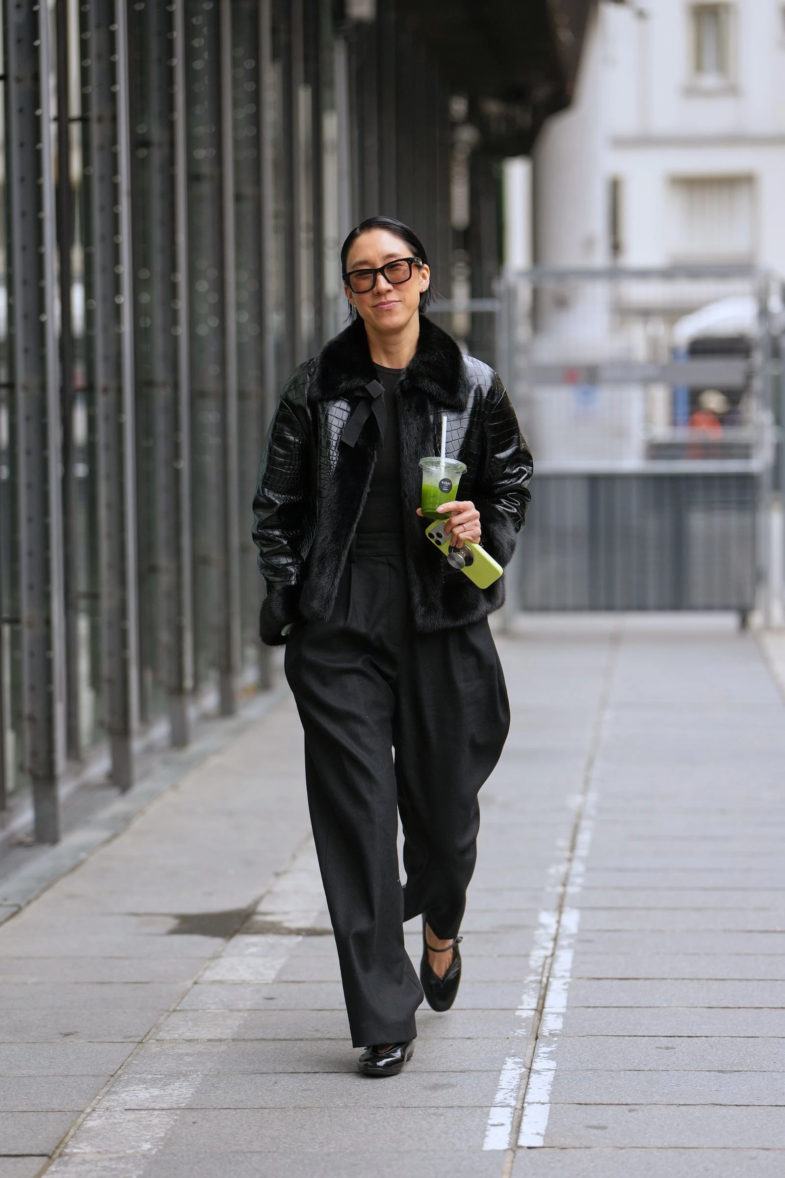 Модні луки з балетками у 2026: стильні комбінації
5