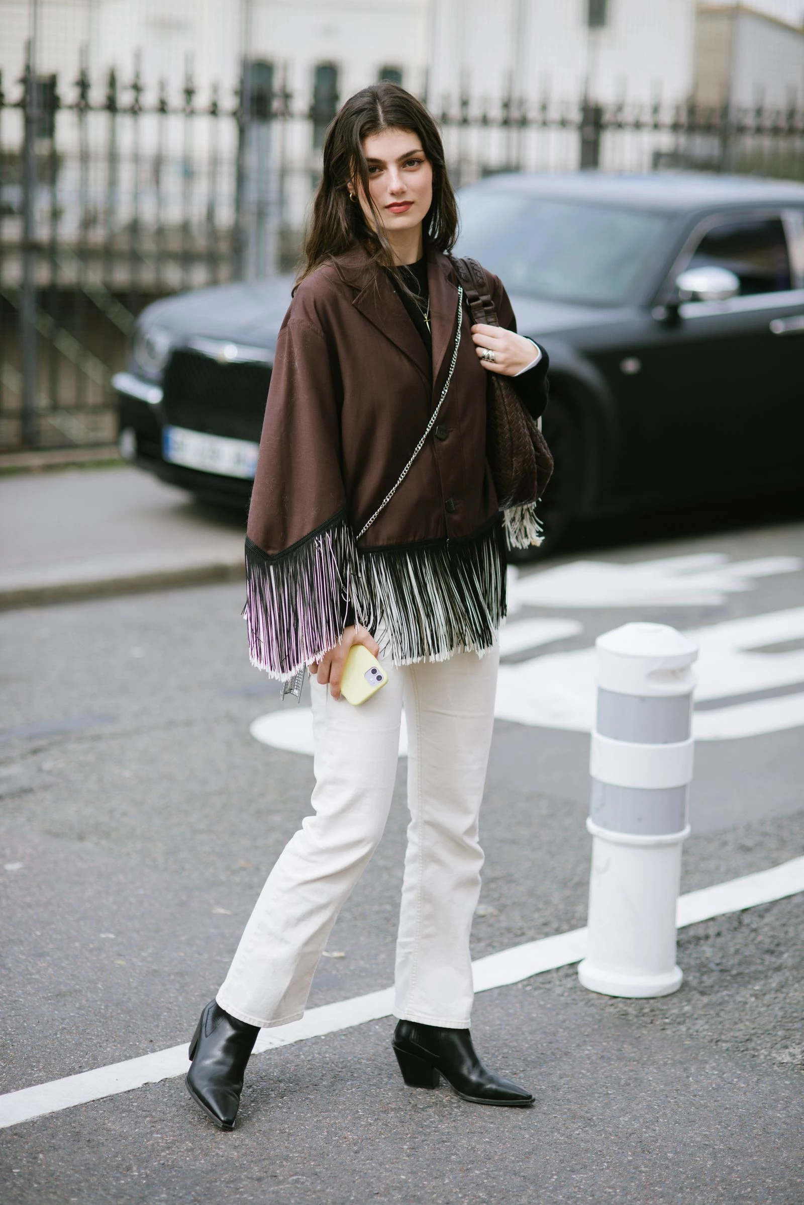 Висока талія на джинсах знову популярна: пояснення всезагальної любові