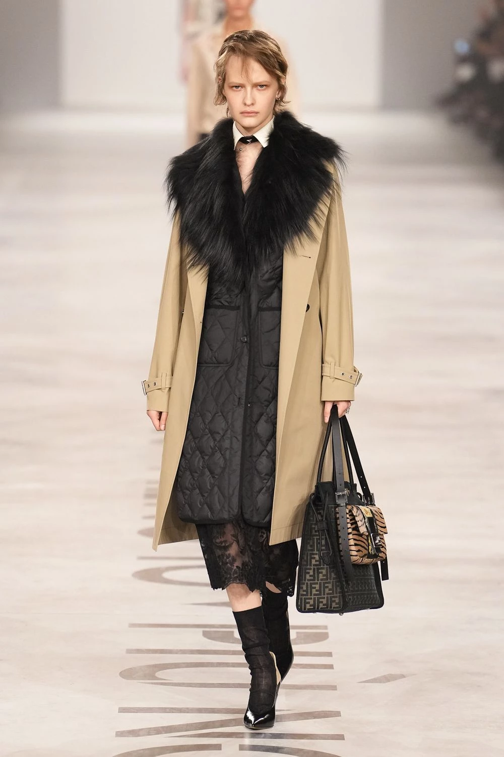"Від "я" до "ми": перша колекція К'юрі для Fendi"
6