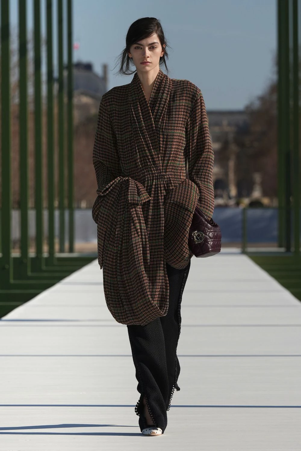 Dior, сезон осінь-зима 2026/2027: презентовано свіжу збірку від Джонатана Андерсона
3