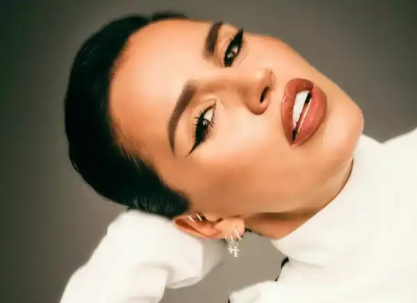 Zivert отримала травму обличчя на йога-практиці