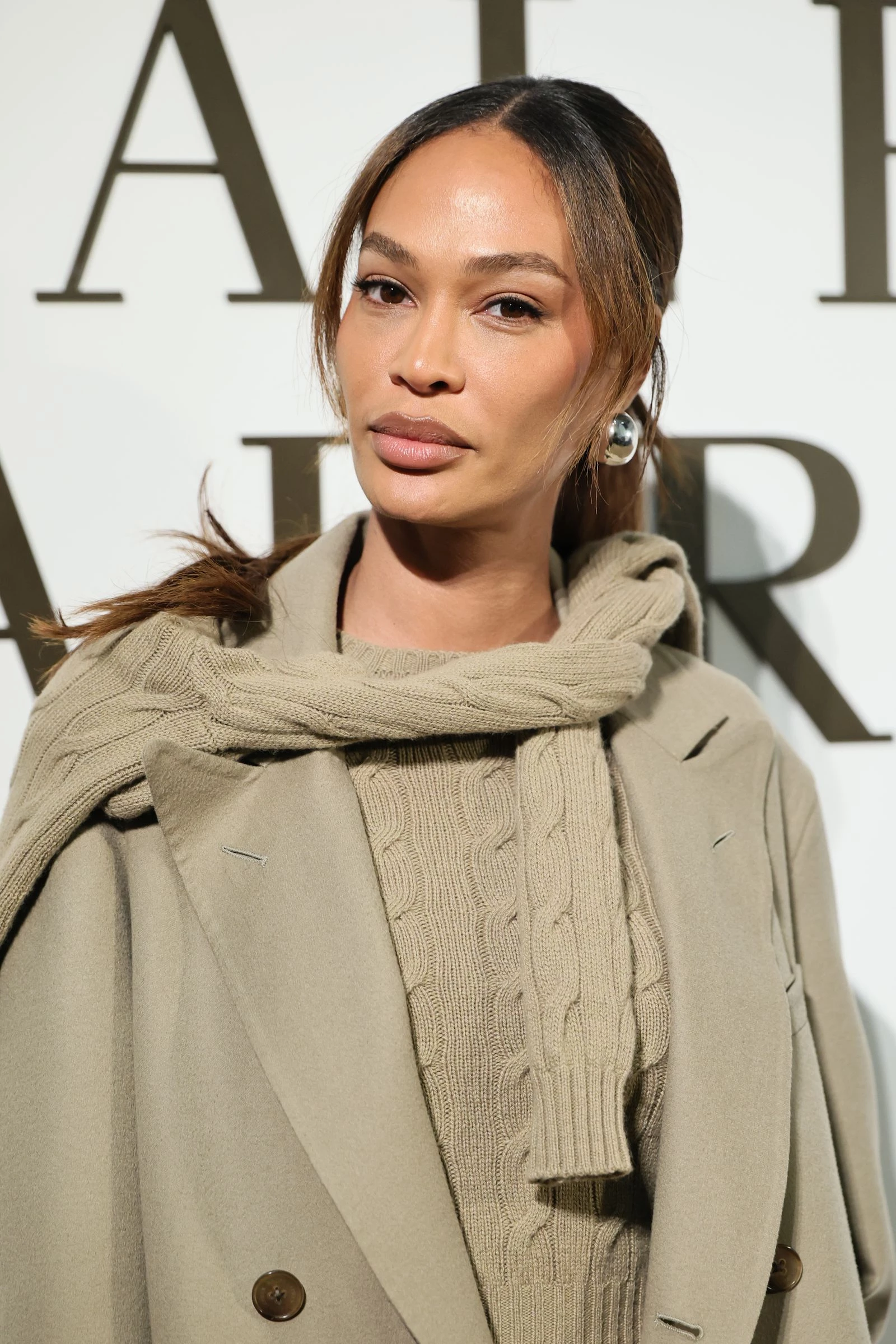 Сережки, що роблять макіяж зайвим: топ-тренд 2026
7