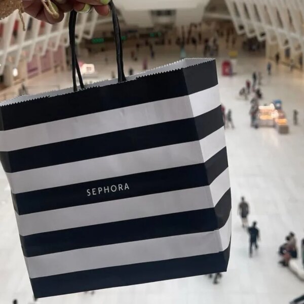 Чи орієнтована косметика для дорослих на дітей? Sephora та Benefit…