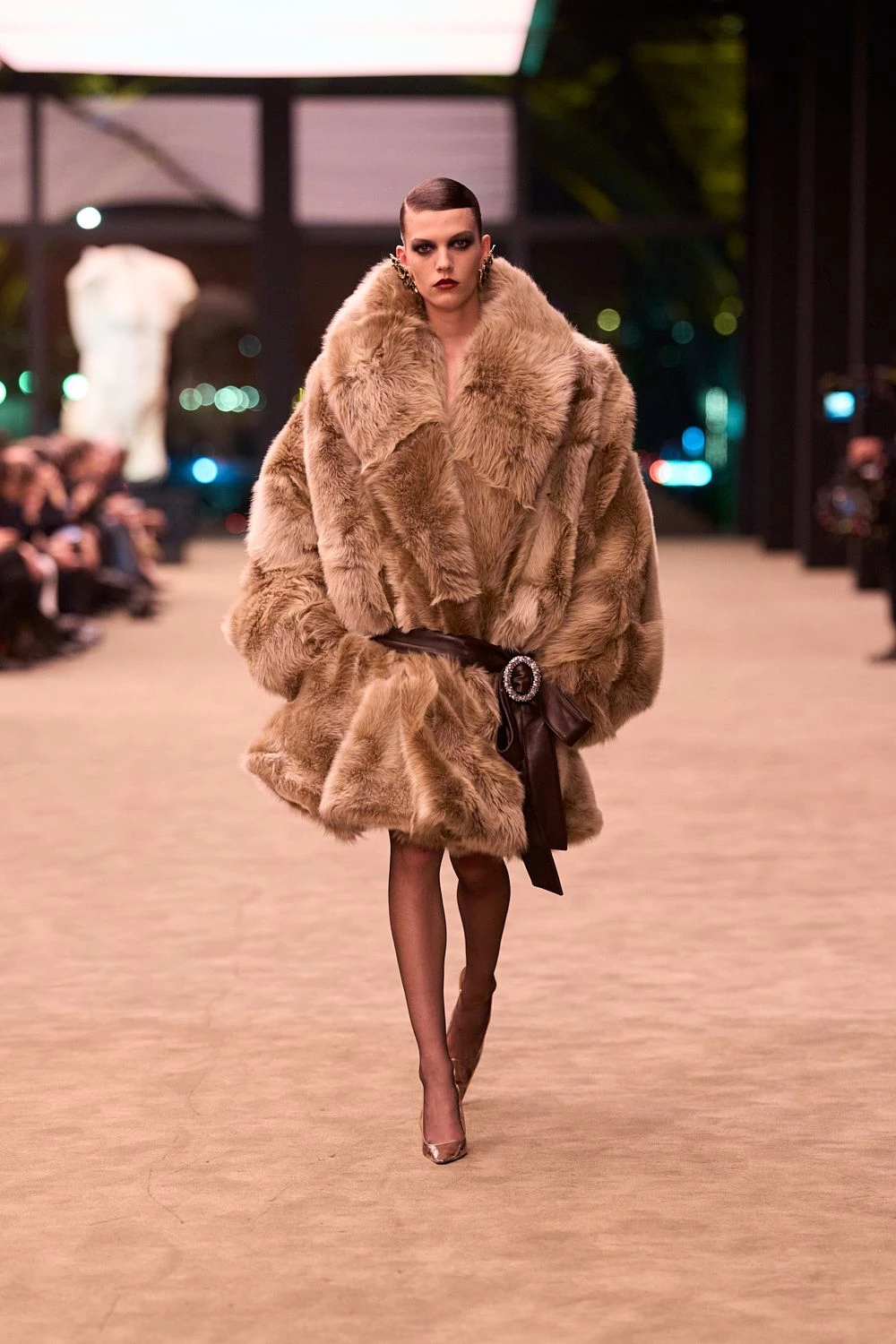 Чуттєвість та мінімалізм: свіжа лінійка Saint Laurent осінь-зима 2026/2027
5