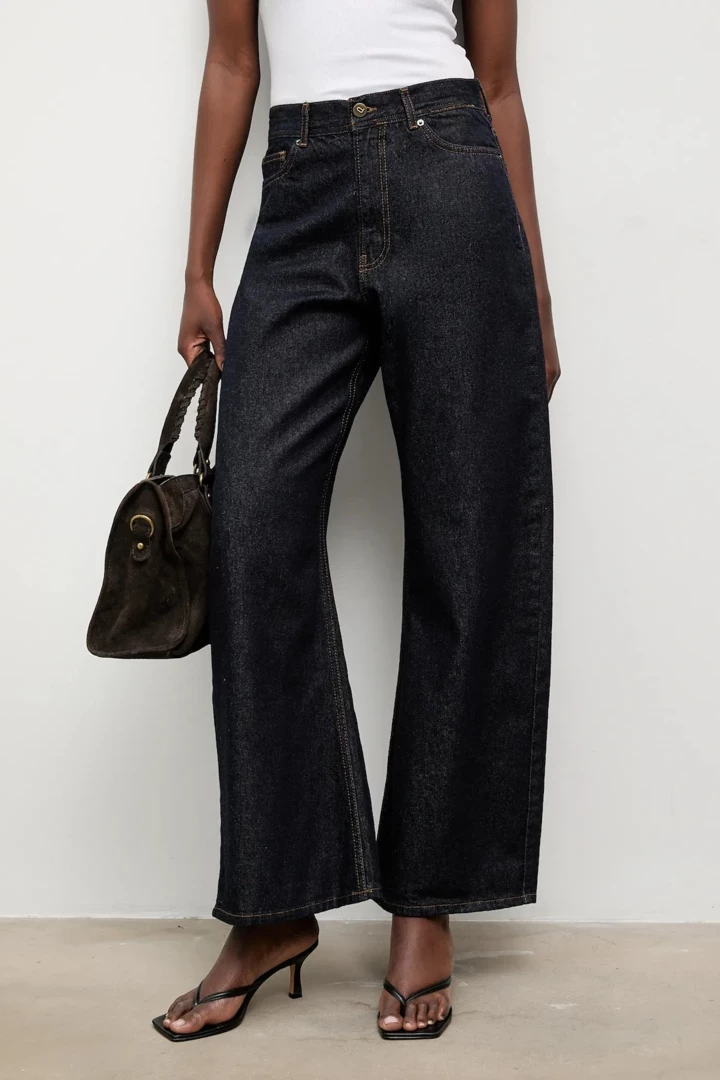 Найстильніші джинси сезону: народження нової класики
20