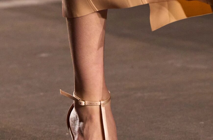 Відлуння 90-х: сандалі-саломе на піку моди влітку 2026