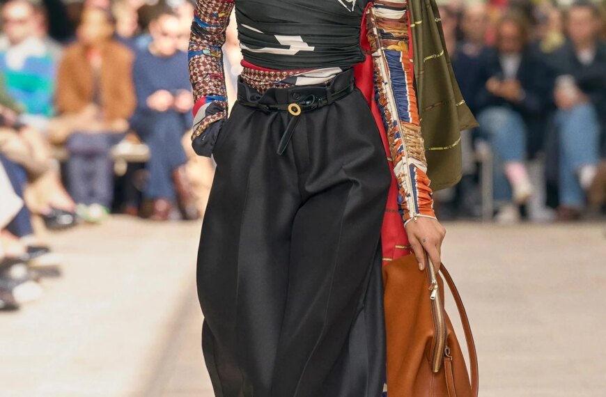 Шовкова хустка 2026: Акцентний аксесуар вашого стилю