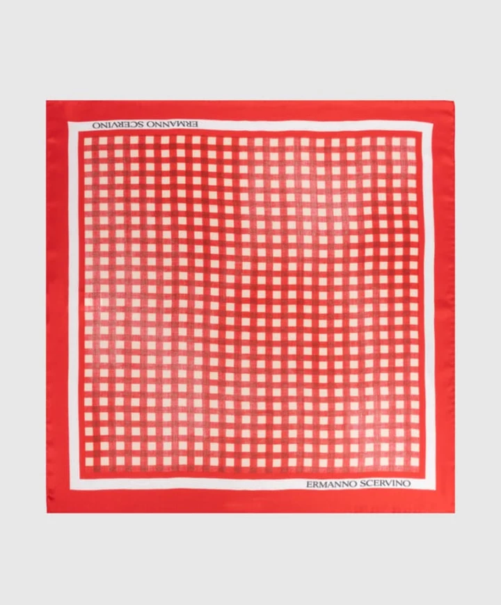 Шийна хустка - трендовий аксесуар у ковбойському стилі цього сезону.
8