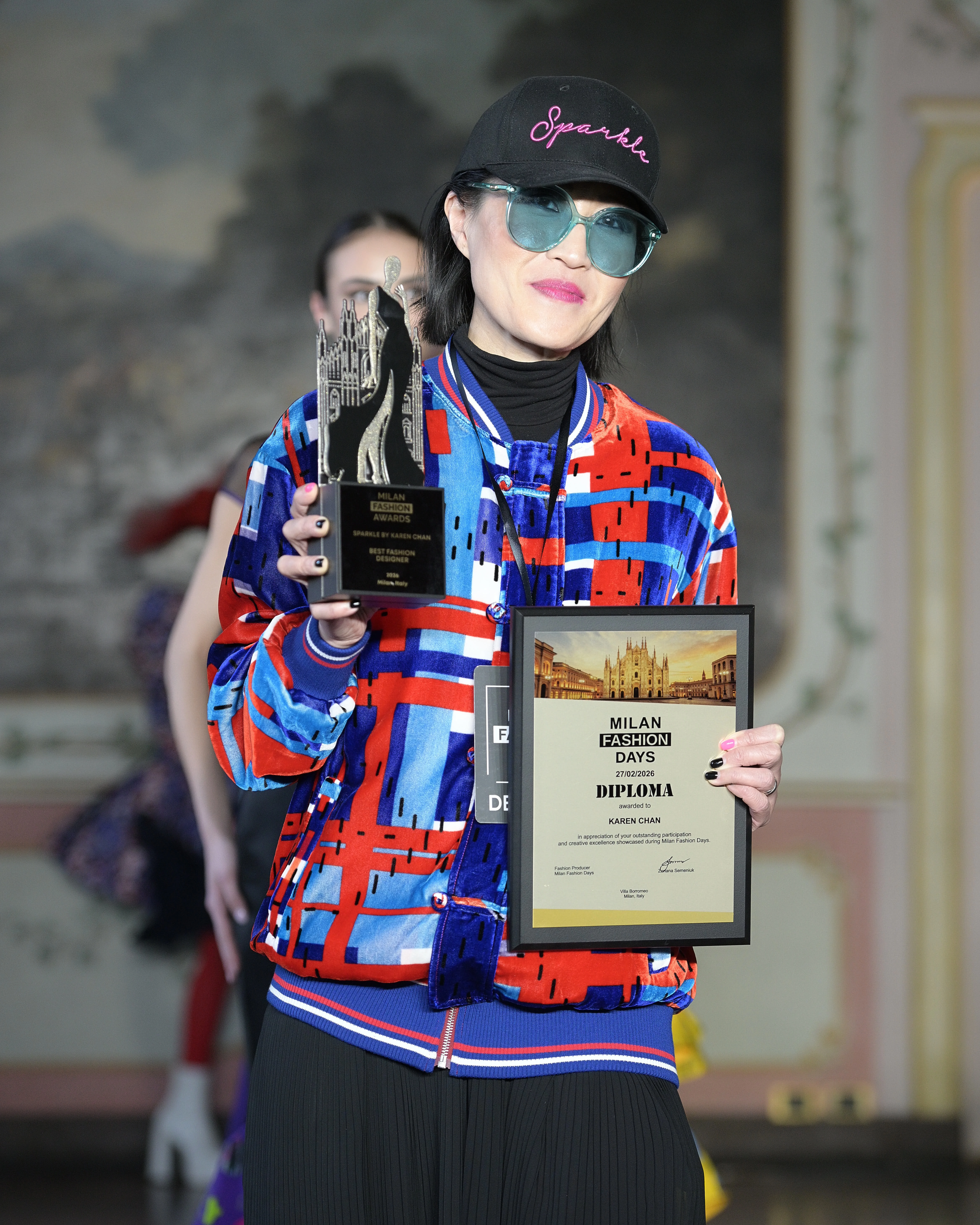 Міланські Тижні моди: модельєри з різних куточків світу презентували свіжі лінійки у Віллі Борромео.
1